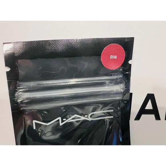 NEW MAC MINI Lipstick Authentic DIVA 0.06oz / 1.8g SEALED MATTE - Picture 3 of 10